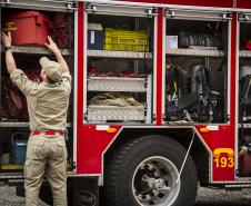 Apresentação do Corpo de Bombeiros na rua XV de Novembro Foto Cabo Daniel Meneghetti