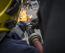 Apresentação do Corpo de Bombeiros na rua XV de Novembro Foto Cabo Daniel Meneghetti