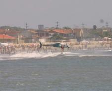 Atendimento na praia por bombeiros