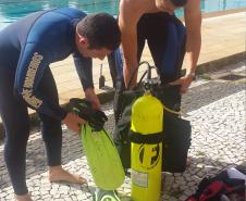 Instrução de mergulho e busca aquática