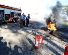 6° SGBI ministra instrução prática de combate a incêndios 
