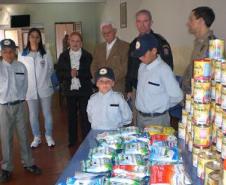 Entrega de donativos é realizada pelo 2°GB
