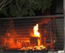 Momento do incêndio na fábrica de estofados