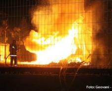 Momento do incêndio na fábrica de estofados