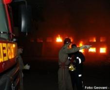Momento do incêndio na fábrica de estofados