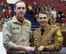 15-07-2016 Formatura do Curso de Aperfeiçoamento de Sargento (CAS) do Corpo de Bombeiros do Estado do Paraná, a solenidade foi feita na Câmara dos Vereadores de Pinhais na RMC. Na foto o Comandante do Corpo de Bombeiros Coronel Joceli Simiano Junior e o Sargento Miguel Toth Junior.