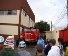 Adolescentes durante a visita