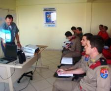 Militares participam de curso para tripulantes
