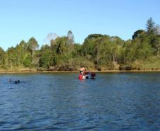 Bombeiros participam de instrução para salvamento aquático
