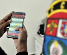 Entrevista com o comandante do Corpo de Bombeiros, coronel Simiano, sobre o aplicativo Bombeiros Paraná, que conta com dicas e alertas para os veranistas.Curitiba, 23/12/2016Foto: Corpo de Bombeiros