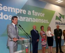 A Casa Militar do Paraná completa 90 anos de criação. Criada em 29 de fevereiro de 1928, a história da secretaria que está à frente da Coordenadoria Estadual de Proteção e Defesa Civil, virou um livro, lançado nesta segunda-feira (12), em solenidade com o governador Beto Richa, no Palácio Iguaçu. No evento também foi entregue a medalha Euclides Silveira do Vale, em homenagem ao primeiro chefe do órgão.Curitiba, 12/03/2018.Foto: Orlando Kissner/ANPr