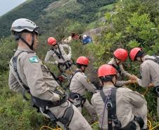 Bombeiros realizam Treinamento de Salvamento Vertical em São Luiz do Purunã