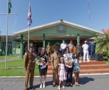Comandante substituto e substituído.