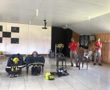 BOMBEIROS DE ALMIRANTE TAMANDARÉ REALIZAM PALESTRA EM RETIRO DE JOVENS