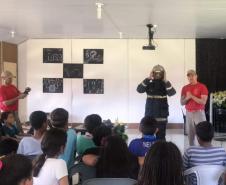 BOMBEIROS DE ALMIRANTE TAMANDARÉ REALIZAM PALESTRA EM RETIRO DE JOVENS