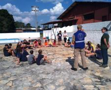 Bombeiros militares ministram instrução para escoteiros em Piraquara
