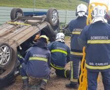 Acessos criados, guarnição se posicionando para a retirada da vítima.
