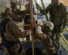 Instrução Salvamento com uso de tripé  para ambientes confinados.