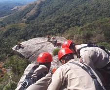 Exercício final, simulado de atendimento de salvamento vertical em ambiente natural
