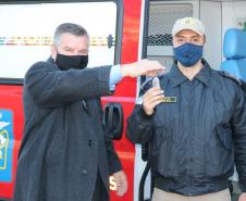 Entrega da Chave ao Comandante de Sarandi pelo Delegado Jacovós