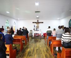 Capela Sao Floriano realiza o primeiro batizado.