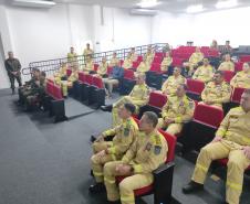 Corpo de Bombeiros Militar do Paraná recebe visita do General de Brigada Taranto.