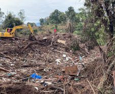 Trabalho dos bombeiros militares do Paraná no Rio Grande do Sul.
