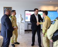 Governador Ratinho Junior com o 1º Tenente Da Macena