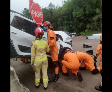 Instrução de salvamento veicular do CBMPR para bombeiros do Maranhão.