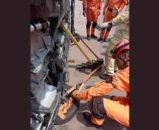 Instrução de salvamento veicular do CBMPR para bombeiros do Maranhão.