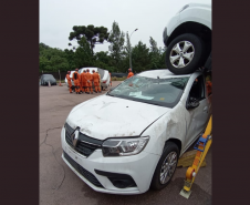 Instrução de salvamento veicular do CBMPR para bombeiros do Maranhão.