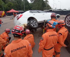 Instrução de salvamento veicular do CBMPR para bombeiros do Maranhão.