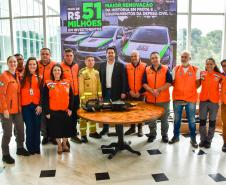 Entrega de equipamentos para a Defesa Civil e CBMPR.