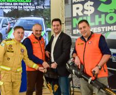 Entrega de equipamentos, como desencarceradores, para uso do Corpo de Bombeiros do Paraná.
