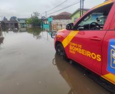 Corpo de Bombeiros atuou durante as enchentes em União da Vitória, em 2023.