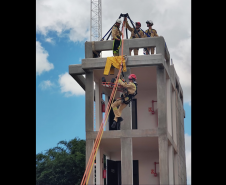 Treino de salvamento em altura do CBMPR
