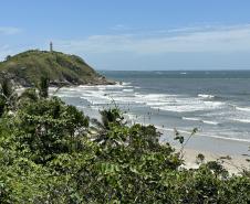 Farol das Conchas ao fundo - Ilha do Mel.