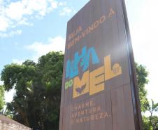 Placa de boas-vindas à Ilha do Mel.