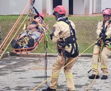 Treino de salvamento em altura do CBMPR
