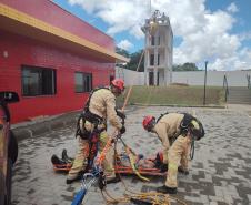 Treino de salvamento em altura do CBMPR