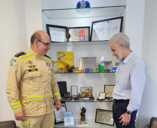 Comitiva do Corpo de Bombeiros faz visita ao Instituto de Engenharia do Paraná (IEP).