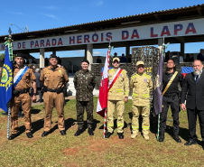 Corpo de Bombeiros Militar do Paraná recebe medalha do Exército Brasileiro.