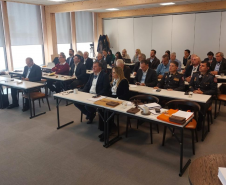 Visita do Corpo de Bombeiros Militar do Paraná à Suécia para analisar a tecnologia de madeira engenheirada.