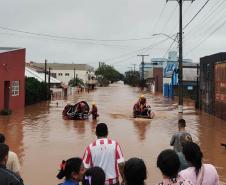 Paraná está auxiliando os gaúchos em meio a desastre natural. 