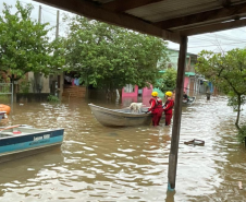 Bombeiros do Paraná em atuação no Rio Grande do Sul. Maio 2024.
