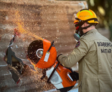 Curso do CBMPR para bombeiros do Acre sobre segurança em silos.
