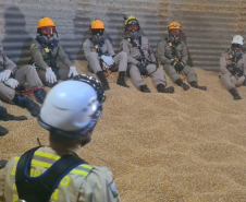 Curso do CBMPR para bombeiros do Acre sobre segurança em silos.
