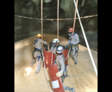 Curso do CBMPR para bombeiros do Acre sobre segurança em silos.