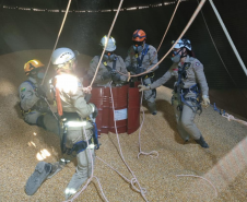 Curso do CBMPR para bombeiros do Acre sobre segurança em silos.