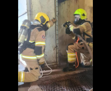 Curso do CBMPR para bombeiros do Acre sobre segurança em silos.
